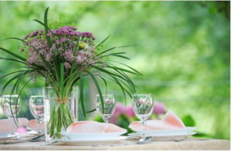 A Guide To Choosing The Right Flowers For Your Dinner Party | Saffron’s Decor