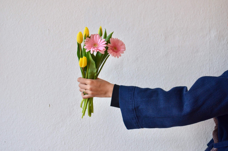 How to Care for Tulips in a Vase? 5 Florists-Advised Tips!