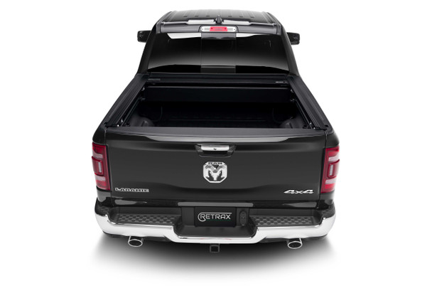 Retrax RETRAXONE MX | Manual Polycarbonate Retractable Bed Cover | RAM 1500 DT 5'7 Crew Cab w/RAMBOX (2021+)