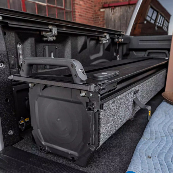 RetraxPRO EZ-OFF FRC-4000 Retractable Manual Tonneau Cover w/T-Slot Rails | Ford F-250 6'9" Bed (2017+)