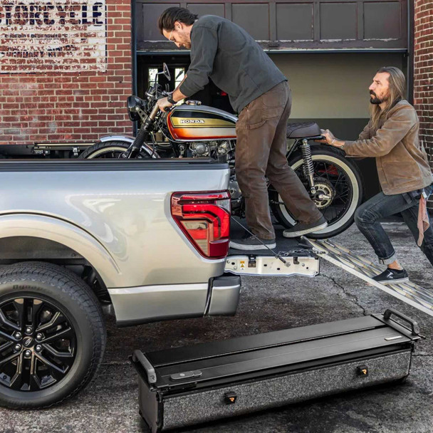 RealTruck RetraxPRO EZ-OFF FRC-4000 Retractable Manual Tonneau Cover w/T-Slot Rails | Chevrolet Silverado 1500 5'10" Bed (2021+)