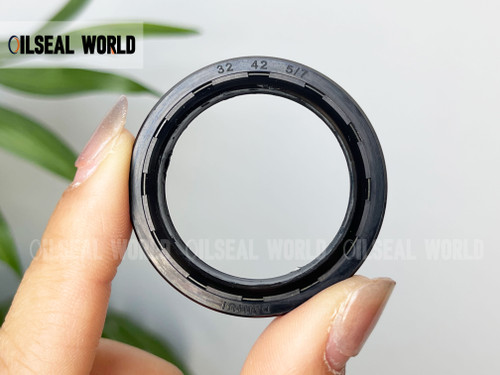 HIGH PRESSURE SHAFT SEAL 32*42*5/7 SRP S00R01P NBR TCV