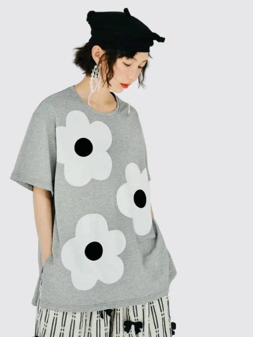 Japanese Cotton T-Shirt     Women’s original crewneck applique pure 100% cotton round O-neck pullover floral short-sleeves shirt casual loose large size T-Shirts for woman in gray summer flowers petals worlds female World’s Collide crew neck Tops in grey #223602