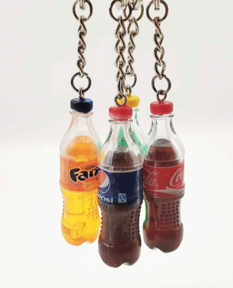 Carbonated Drinks Key Ring Soda Cute Creative Soju Wine Drink Bottle Bubble Water Keychain for Kids Fizzy Pop Juice Girlfriend Key Bag Pendant Trinket Gift Keychains Key Chains Coca-Cola Fanta Sprite Water Pepsi Bottles