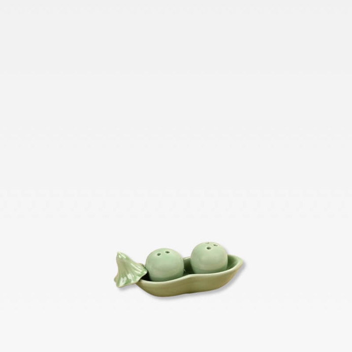 Office restaurant home Ceramic Garden Pea vegetable design Salt & Pepper Seasoning shaker Set Tabletop and bar dining accessory Dinnerware Condiments accessories with condiment tray Jar Kitchen Wedding Decoration Birthday Gift Personalized Ceramics Salt Pigs, Cellars & Servers Gifts in pea green