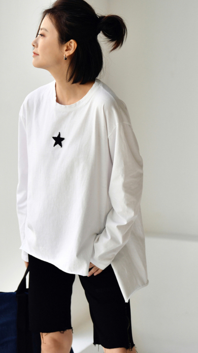 Black Star Crewneck T-Shirt Womens Art made old five star paste short front long back white cotton round collar long sleeve T shirts Tees for Woman Trending Black Star Crewneck T-Shirt Womens Art made old five star paste short front long back white cotton round collar long sleeve T shirts Tees for Woman Trending