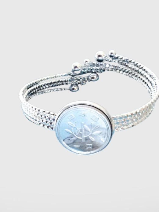 The Japanese Comet Tail Yen Coin Bracelet Trend The Japanese Comet Tail Yen Coin Bracelet Trend