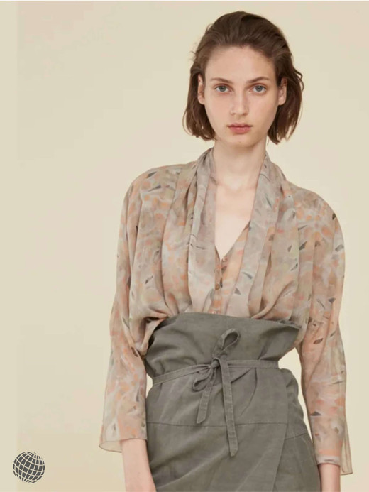Spanish Silk Top     Women's Minority Cortan * Monet Garden Light and Thin Mulberry Silk Printed V-neck Lace Up Tops womens Blouse shirts for trending woman in light pink Spanish Silk Top     Women's Minority Cortan * Monet Garden Light and Thin Mulberry Silk Printed V-neck Lace Up Tops womens Blouse shirts for trending woman in light pink