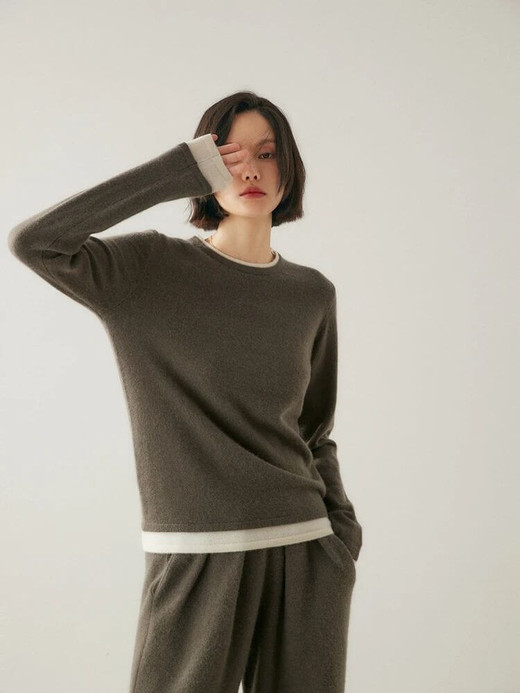 Cashsoft Sweater yama gray Chic Women’s 100% cashmere round O-neck long sleeves crewneck pullovers Fall Autumn Winter basic simple elegant style Cash knitwear comfy tops for woman crew neck sweaters in grey Sustainable style | miteigi Cashsoft Sweater yama gray Chic Women’s 100% cashmere round O-neck long sleeves crewneck pullovers Fall Autumn Winter basic simple elegant style Cash knitwear comfy tops for woman crew neck sweaters in grey Sustainable style | miteigi