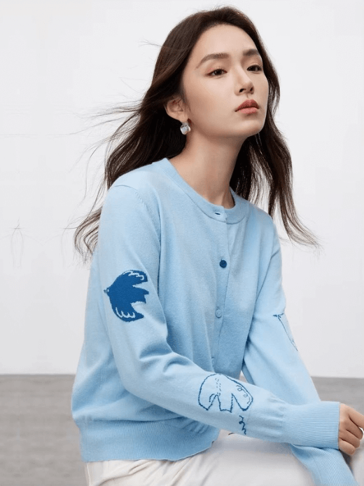 Jacquard Knitted Cardigan Women’s spliced round O-neck long sleeves animal bird graphic single breasted button-up knitted cropped crewneck Cardigans for woman in light sky blue Spring womens petite-, plus-, size crew neck Sweaters fashion #W51H58806 Jacquard Knitted Cardigan Women’s spliced round O-neck long sleeves animal bird graphic single breasted button-up knitted cropped crewneck Cardigans for woman in light sky blue Spring womens petite-, plus-, size crew neck Sweaters fashion #W51H58806