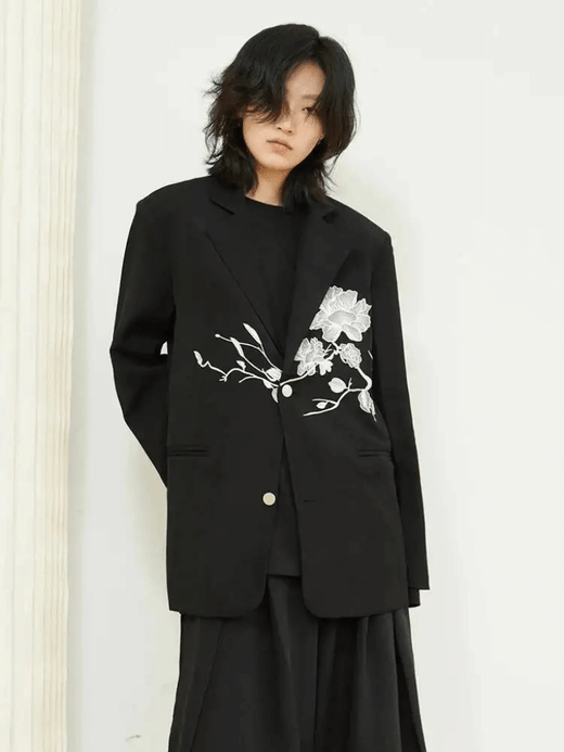 Women’s woman womens tall-, plus-, size Embroidered embroidery flower big size turn-down lapel collar long sleeves loose fit Fashion Spring Summer Autumn Fall Blazers Jackets outwear outerwear in black with white floral accent Women’s woman womens tall-, plus-, size Embroidered embroidery flower big size turn-down lapel collar long sleeves loose fit Fashion Spring Summer Autumn Fall Blazers Jackets outwear outerwear in black with white floral accent