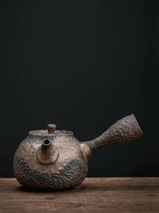 Japanese Rough Pottery Stone Pattern Pot Side Handle Handmade Teapot Retro Ceramic Tea Set Pu'er Tea Maker Portable Tea Pots in multi dark brown color