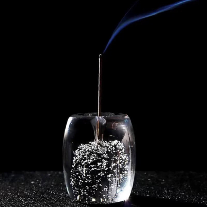 Creative Japanese-style Incense Burner Mini Artificial Crystal Glass Foam Incense Sticks Holder Teapot Lid Holder 4.5cm in clear transparent glass with trapped bubbles