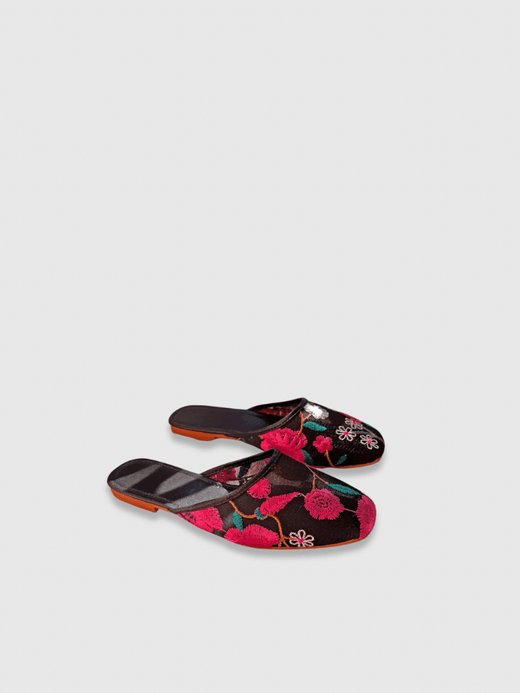 Women’s woman womens petite-, tall-, plus-, size Lace Me Slip-On Flat Bot Anti-Slip Floral Embroidery Comfortable Casual Summer vacation holiday getaway Sandals Home Slippers in black with red