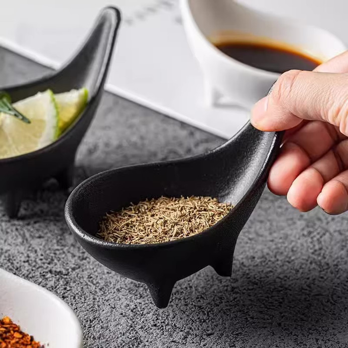 Ceramic Seasoning Four Legged Irregular scoop Soy Sauce Vinegar Dish Spice Caviar Dishes Cuisine Tableware Dishes in black