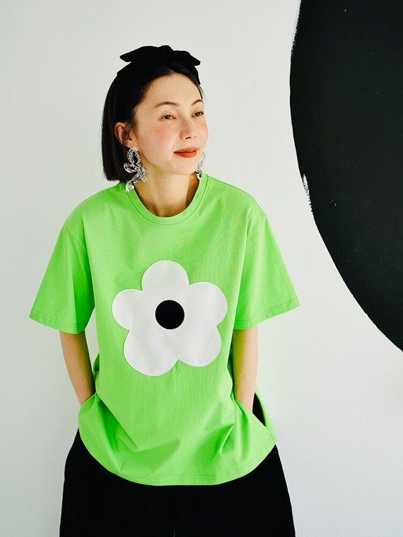 Floral Regular Fit Tee Women's Japanese original design round neck loose creative contrast green color flower short-sleeved crewneck T-shirts female Trend Japan Tees for Woman