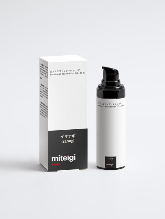 Luminous foundation 05 30ml Izanagi mineral-based foundation that evens out your skin tone, moisturises and leaves a beautiful, natural finish with Aloe juice and Blueberry extract trendy skincare by miteigi
