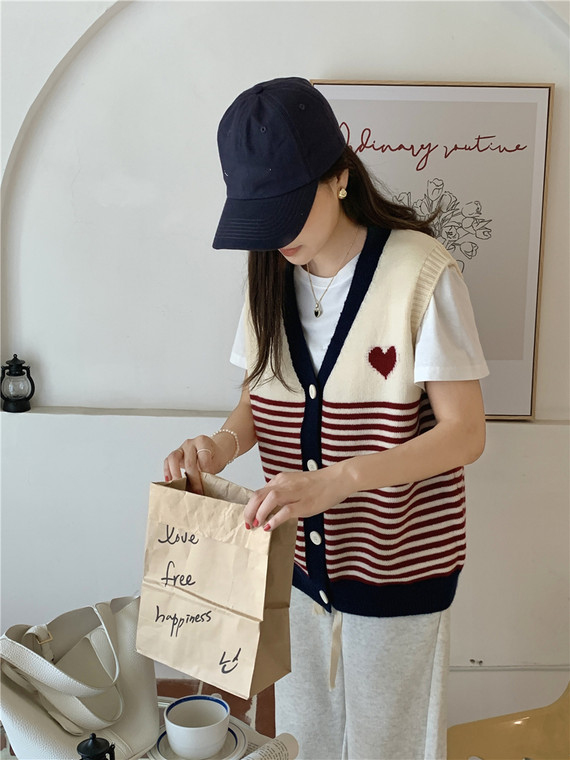 V-Neck Knit Sweater Vest   Women’s Chic Korean Fashion Waistcoat Striped Knitted Vintage Sweaters Vest Autumn Winter Wild Lady Vests Waistcoats for trendy styled Woman in Navy Blue