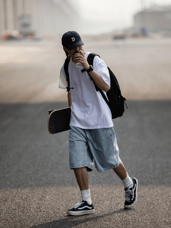 Korean Edition Denim Shorts   Y2K Summer Skateboard Men's Vintage Skateboarding Street Clothing High Rise Waist Knee Length Wide Leg Short pants for Man in trendy Light Blue
