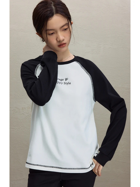 Crewneck Contrast T-Shirt   Women’s Round O-Neck Long Raglan Sleeve Womens Winter Straight fit Tops Contrasting Color Lined Design VINTAGE PREPPY STYLE Letter Print Twill T-Shirts for trendy Woman in black white
