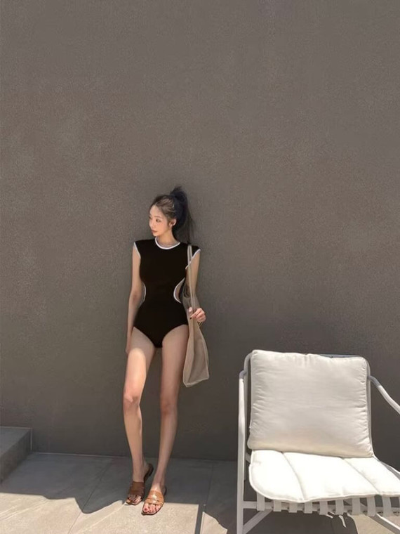 Women’s woman womens petite-, tall-, plus-, size Korean Style One Piece Sexy crewneck round O-neck padded sleeveless hollow-out back with zipper close High-rise waist Trikini Monokini holiday vacation getaway BeachWear Swimsuit Bathing Suit Swimwear in black with white accent