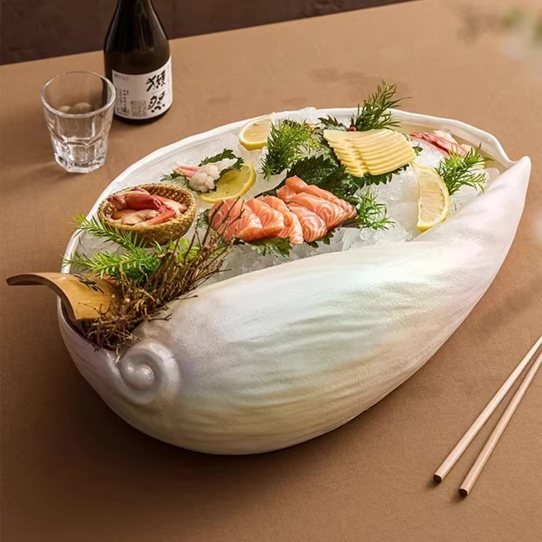 Conch Ceramic Dry Ice Dish Restaurant Creative Seafood Display Plate Salmon Sashime Dishes Molecular Cuisine Featured Restaurant Simple Dining Tableware Dinnerware in white ripple pattern design
