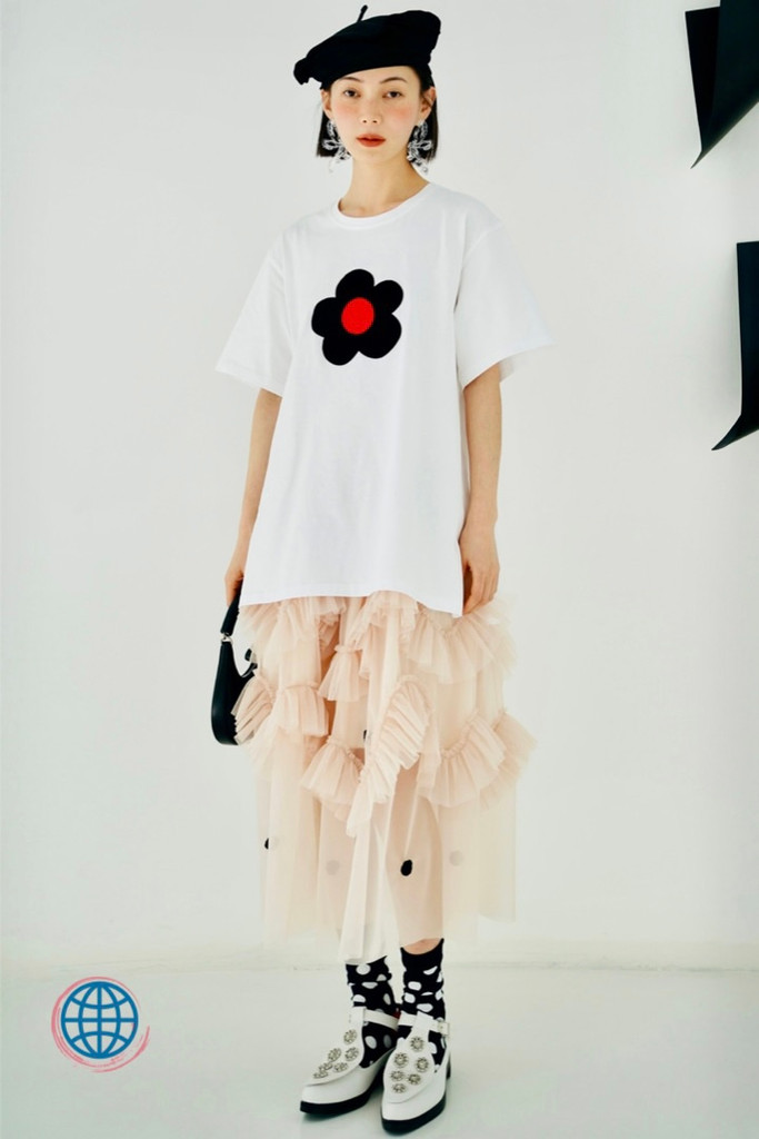 Short Sleeve Loose Fit Crewneck T-Shirt Women’s Japanese  original design short-sleeved loose round neck flower split casual o-neck white floral Japan T-Shirts Trending For Woman