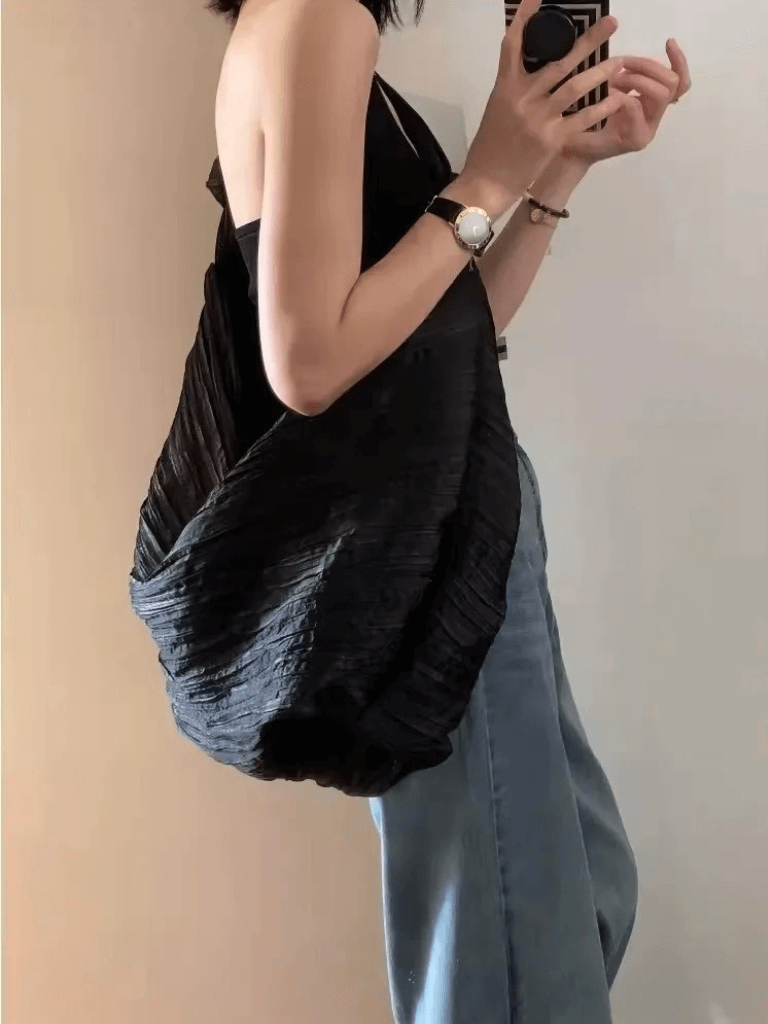 Niche Design Large Capacity Shoulder Crossbody Nylon Tote Pleated Cloud Bag Ladies pleats Handbags Gift Bags in black