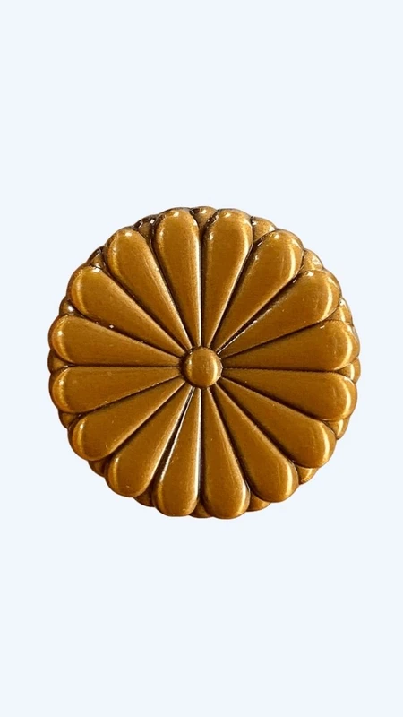 Japan Imperial Seal Pin Japanese National Emblem Golden Imperial Seal Lapel Pins Brooch Sixteen Petals Chrysanthemum Trending Family Crest Badge Brooches