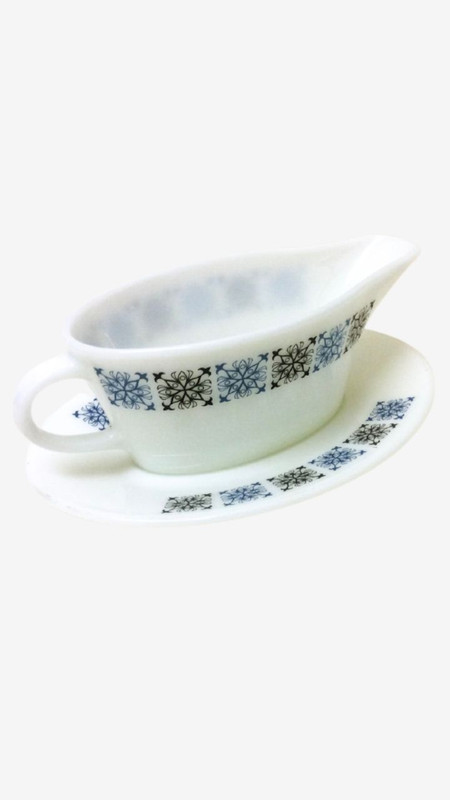Vintage JAJ CHELSEA Gravy Boat And Saucer Pyrex Arcopal 1960s Antique Collectable