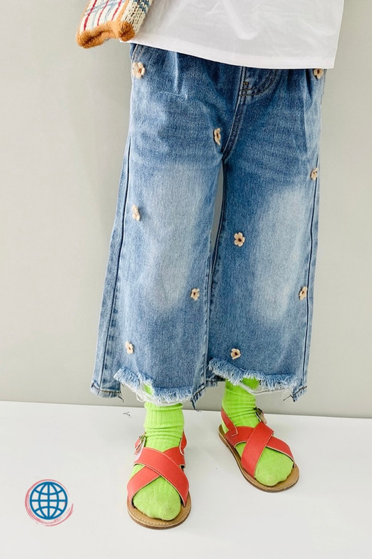 Floral Rip Denim Jeans Kids toddler girl Japanese original children's clothing Mid Rise waist washed blue denim frayed floret floral straight-leg pants Japan Jeans Trending for toddlers girls