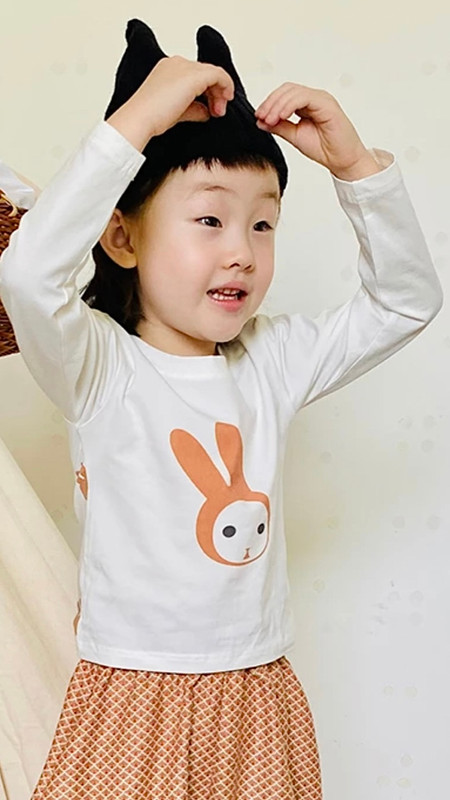 Girls Cream White Rabbit Bottoming T-Shirt Japanese original beige rabbits print long-sleeved bottom T-shirts clothes pure cotton casual girl Trending