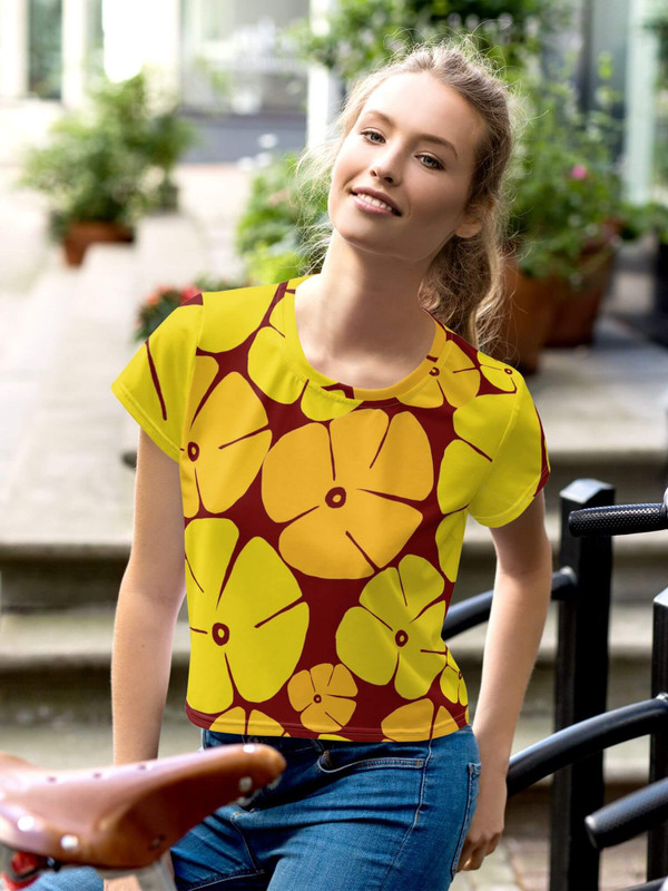 Graphic Cropped T-Shirt yellow    Womens Japanese Sakura floral graphic short sleeves crewneck Tops for woman in burgundy with yellow-mix design Womens round o-neck crew neck Flowers T-shirts