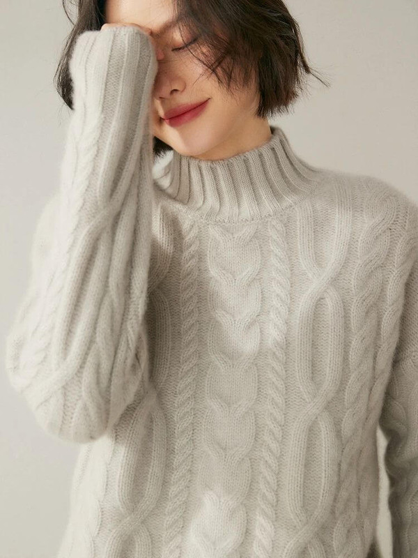Classic CashSoft Cable-Knit Sweater light gray  Women’s heavyweight 100% Cashmere sweaters for woman Cable knitting vintage loose fit pullovers knitted Jersey Womens Fall Autumn Winter Mockneck turtleneck Tops in Shaung grey