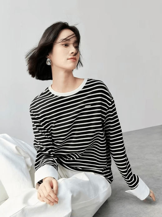 Patchwork Cotton Knit Crewneck T-Shirt    Women's Fall Autumn Casual loose stripe round O-neck long sleeves Tees T shirts for woman in black and white  Womens crew neck T-Shirts  Tops #143T56086