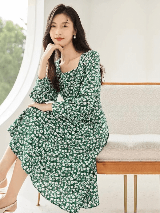 Square-Neck Dress green    Women’s French look floral printed square neck midi dresses for woman Slim fitted A-line long sleeves flowers print Spring Vacation womens folds petite-, plus-, size zipper close Fashion squareneck Clothing #133L51377