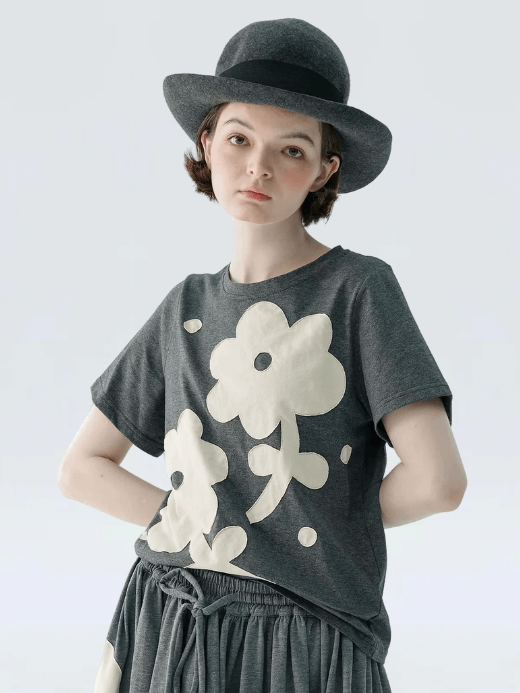 Floral Crewneck T-Shirt gray    Women’s thin round O-neck short sleeves flower gray cotton T-shirts for woman in grey  Womens Spring Summer crew neck fashion flowers petals petite-, plus-, tall- size style #234141