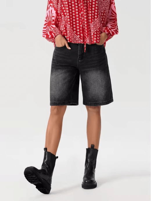 Women's loose Denim solid color low rise waist zipper button close wide leg Shorts with five (5) Pockets for woman in black Womens petite-, tall-, plus-, size Summer casual jeans mid length pants vacation holiday getaway streetwear