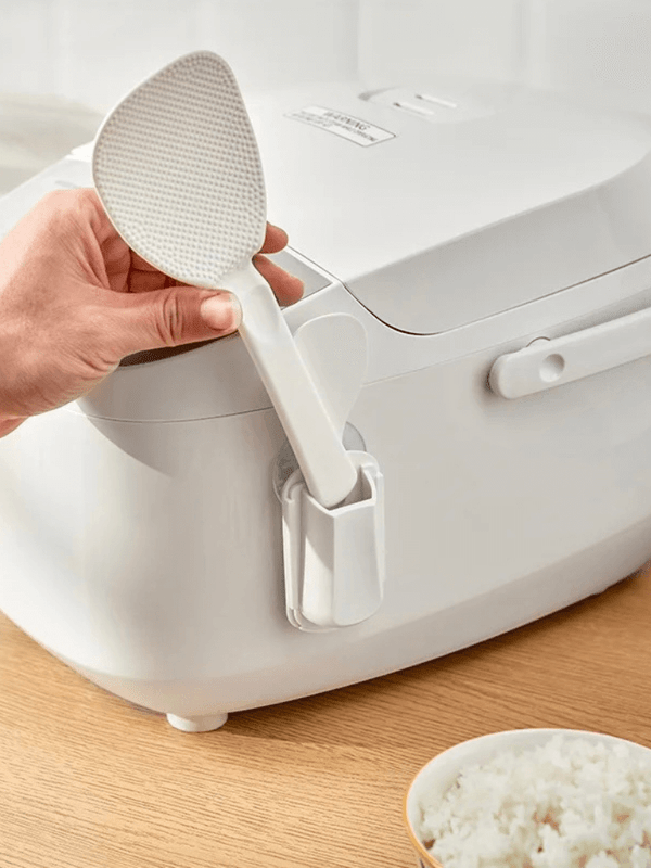 Japanese Style Seamless Suction Cup Rice Spoon Holder Kitchen Storage Rack Plastic Rice Spoon Organizers in white