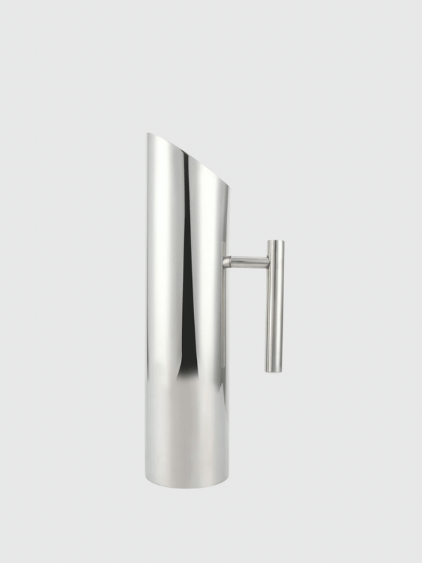 Stainless Steel Water Pitcher 2L Large Capacity Water Jug Cold Drinking Pitcher for Home Restaurants Coffee Shops serveware in silver color