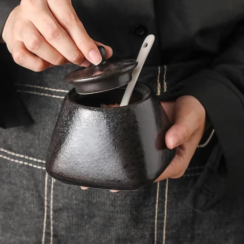 Vintage Ceramic Seasoning Jar with Lid Spoon Set Creative Salt Sugar Pepper Powder Jar Pig Oil Tank Kitchen Creative Seasoning Tools In multi black color
