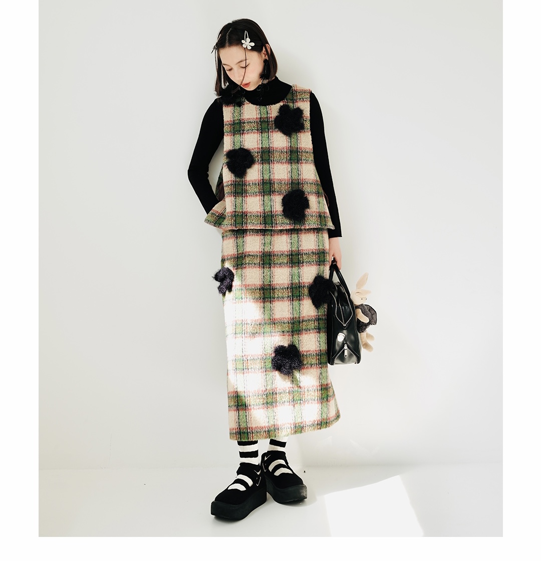 Plaid Tartan Vest  Women’s Japanese original design green cream plaid flower decal warm with tie bow woolen sweater casual fashion waistcoat Japan Sweaters worlds Vests for Woman World’s Collide