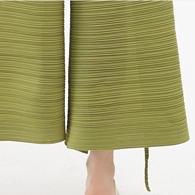 Miyake Pleated Two Piece Set Women’s Harem Wide Leg elastic waist pleats Pants and Batwing Sleeves mockneck Blouses Tops sets for woman in pea green Womens Winter Korean Fashion Japanese trousers Outfits Issey Designer Clothes