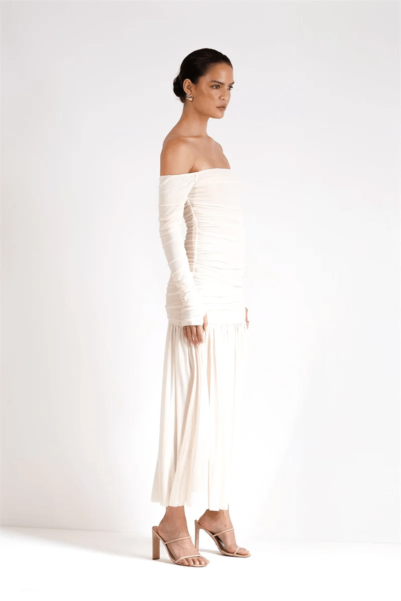 Women’s woman womens Elegant off-shoulder strapless Sexy patchwork backless Long long open finger sleeves pleated long maxi dress in white Summer vacation holliday getaway evening dresses