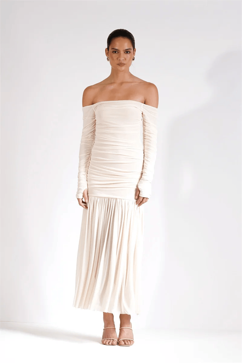 Women’s woman womens Elegant off-shoulder strapless Sexy patchwork backless Long long open finger sleeves pleated long maxi dress in white Summer vacation holliday getaway evening dresses