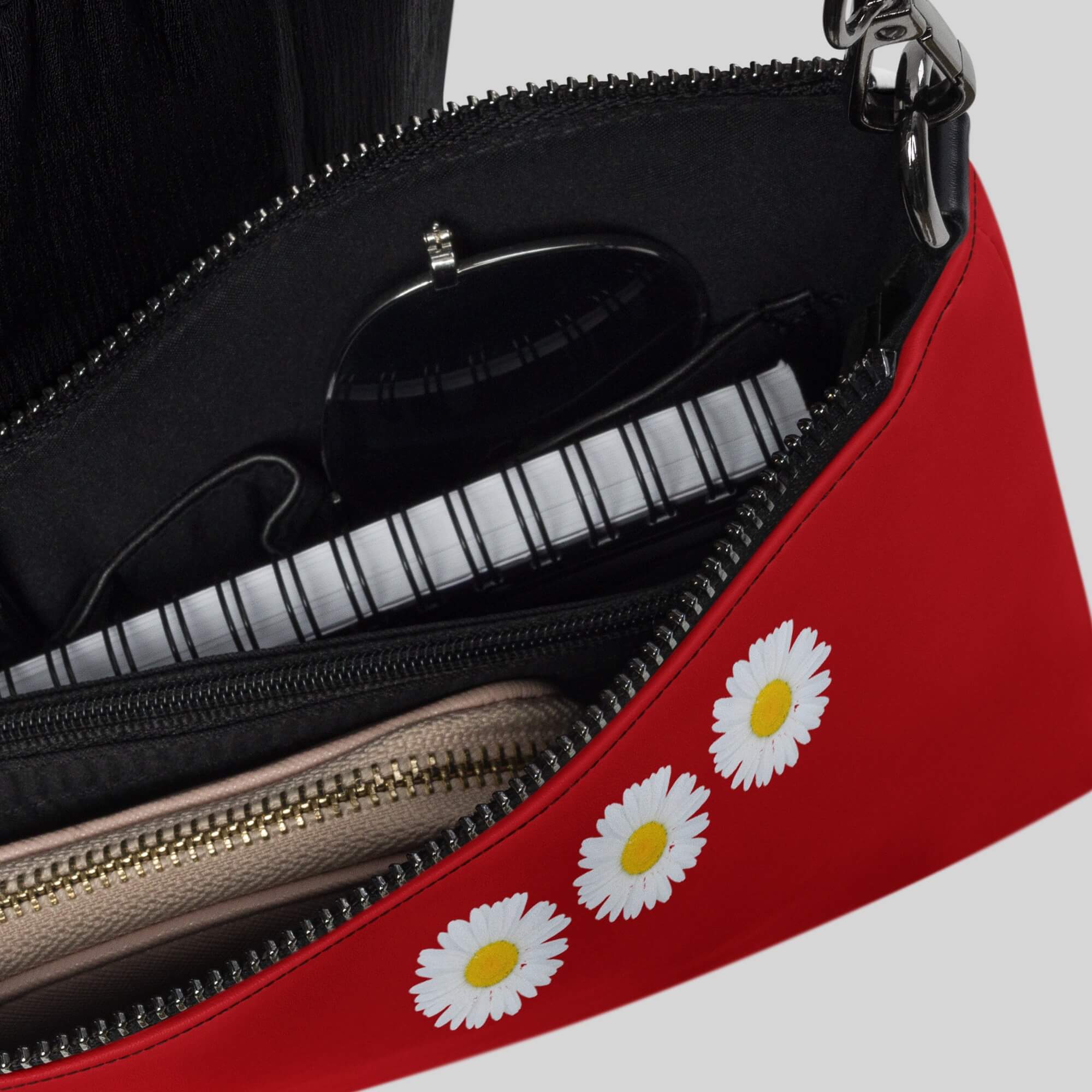 Daisy Crossbody Bag chili red   Women’s Classic Vintage PU faux vegan leather Belt miteigi Branded daisy floral Print Chest Bags Hip Hop Streetwear for Woman in red, with white yellow flowers, womens daisies handbags