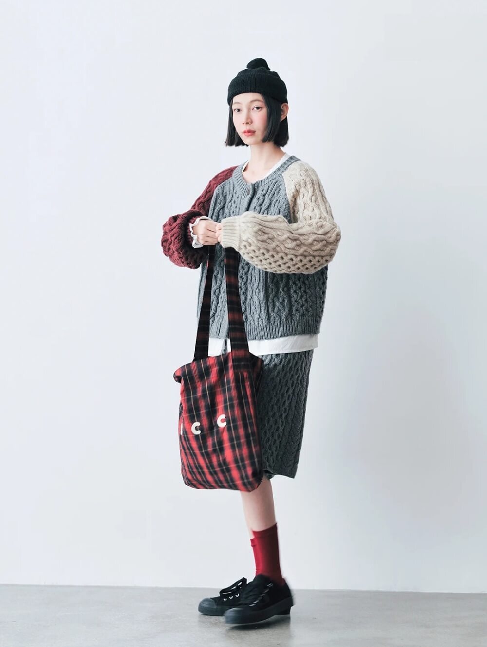 Cable-Knit Shorts     Women’s fall autumn winter retro Merino wool shorts for woman in Gray Women’s cotton-blend mid rise waist cable knit stitch woolen short pants in grey #244833
