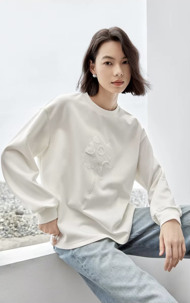 Graphic Embroidery Sweatshirt   Women’s patch embroidered long sleeves crewneck tops for woman in white  Womens cotton knitted pullover loose fit casual round crew neck sweatshirts floral rose flowers Fall Autumn Spring petite-, plus-, size patchwork o-neck top #143A56380