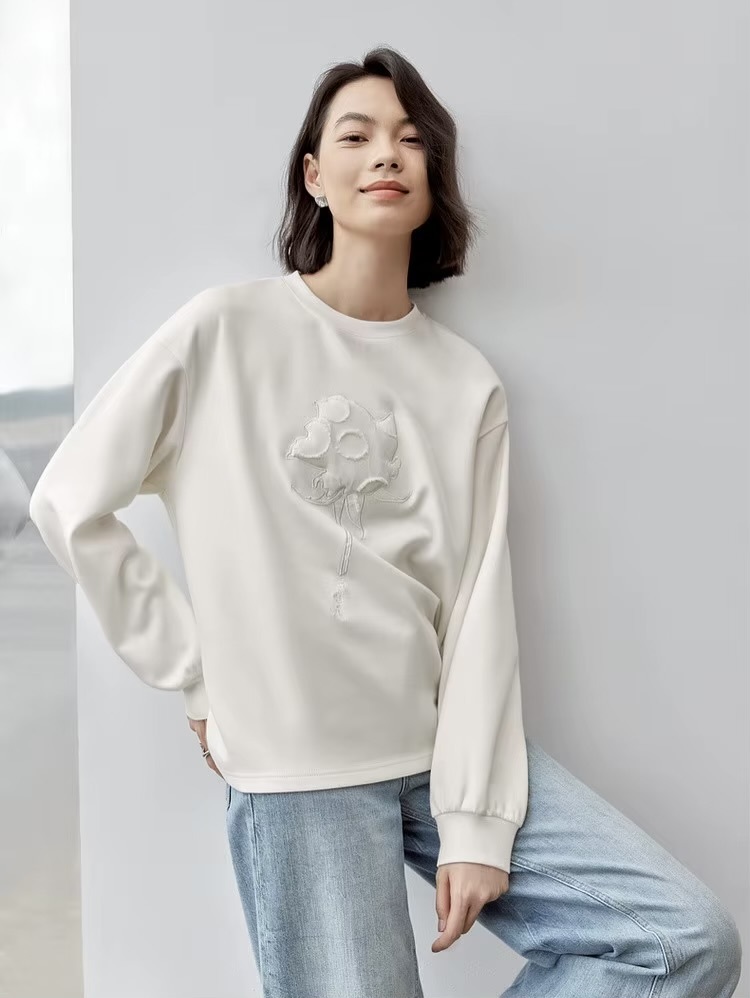 Graphic Embroidery Sweatshirt   Women’s patch embroidered long sleeves crewneck tops for woman in white  Womens cotton knitted pullover loose fit casual round crew neck sweatshirts floral rose flowers Fall Autumn Spring petite-, plus-, size patchwork o-neck top #143A56380