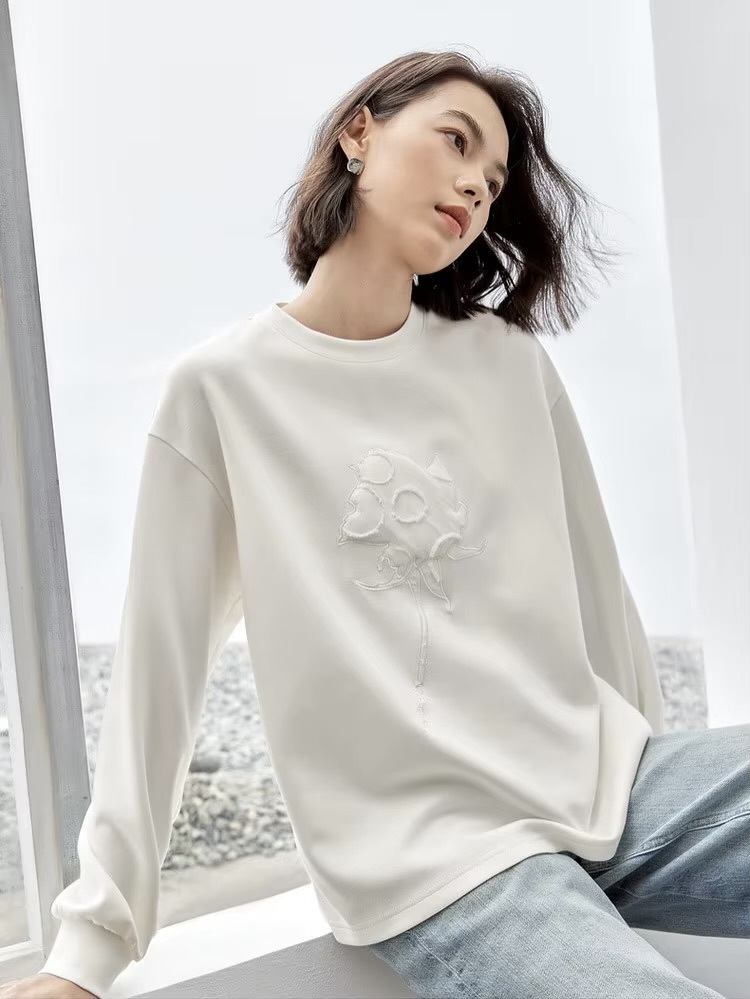 Graphic Embroidery Sweatshirt   Women’s patch embroidered long sleeves crewneck tops for woman in white  Womens cotton knitted pullover loose fit casual round crew neck sweatshirts floral rose flowers Fall Autumn Spring petite-, plus-, size patchwork o-neck top #143A56380